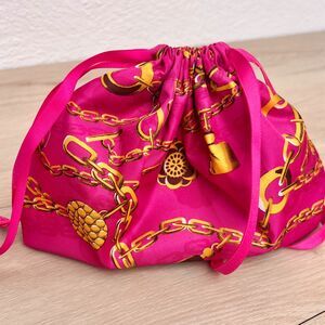 Estee Lauder Fuchsia Pink Gold Chain 90s Pattern Drawstring Makeup Bag